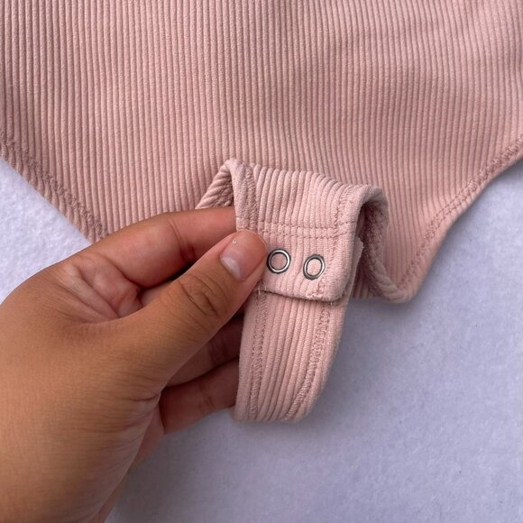 Abercrombie and Fitch Soft A&F Collection Pink Ribbed Thong Bodysuit Size XS - Picture 4 of 8